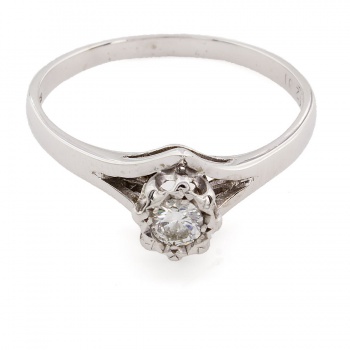18ct white gold Diamond Ring size N